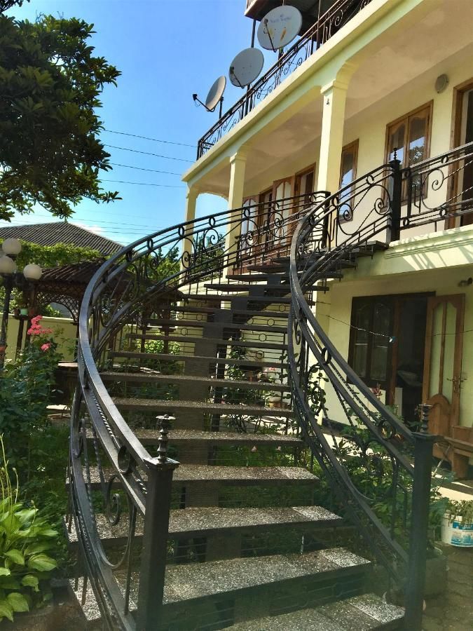 Гостевой дом Yellow House Кобулети-17