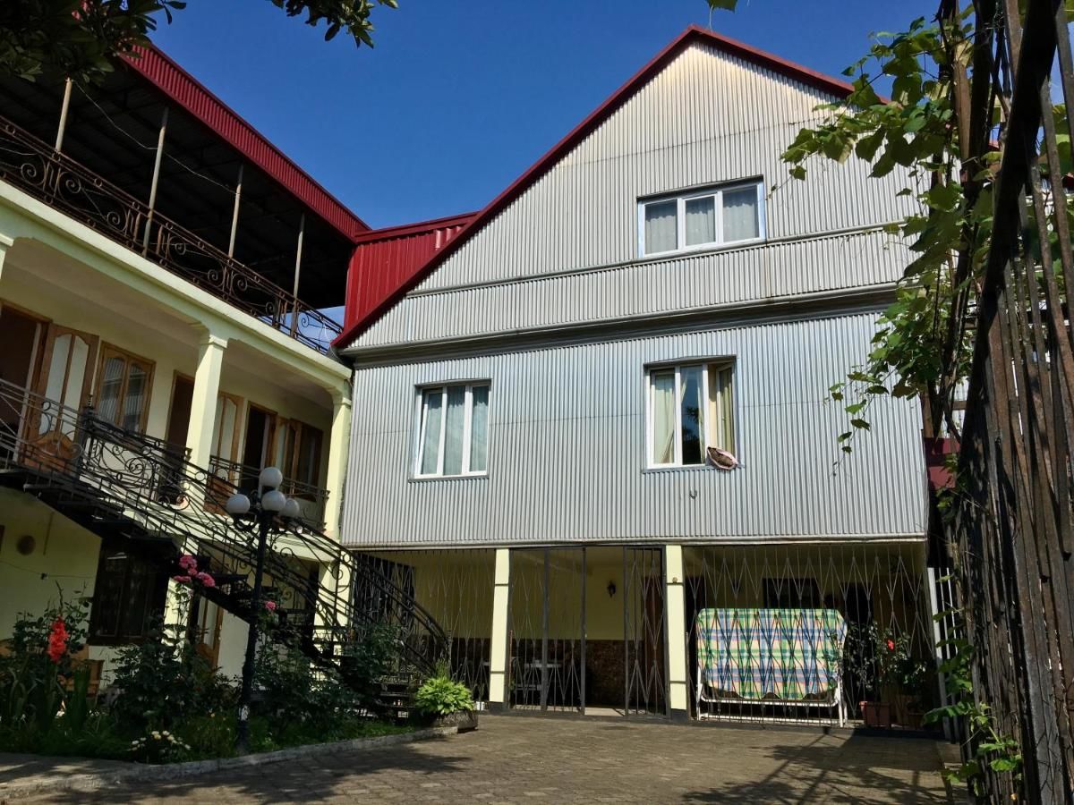 Гостевой дом Yellow House Кобулети-25
