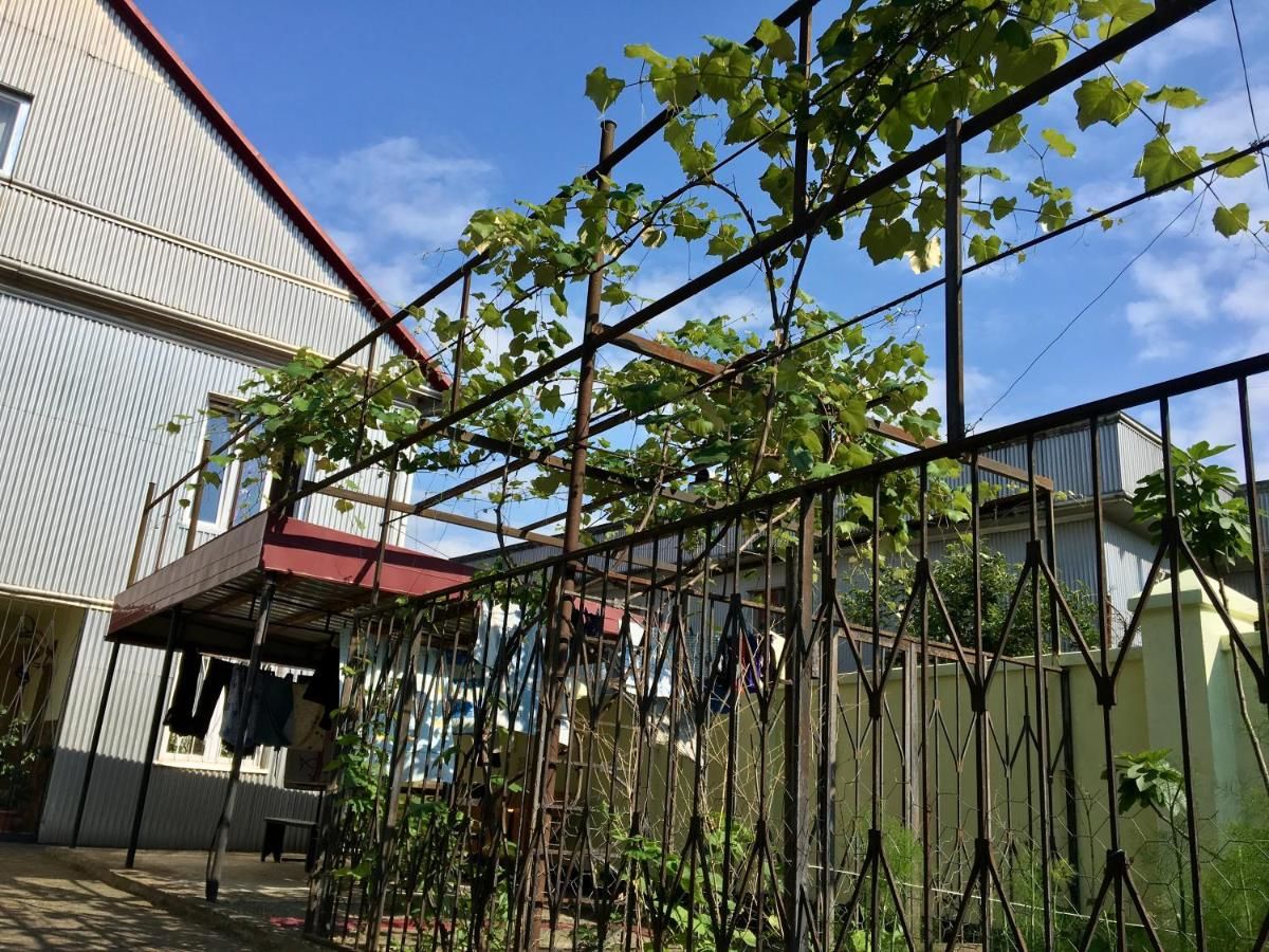 Гостевой дом Yellow House Кобулети-41