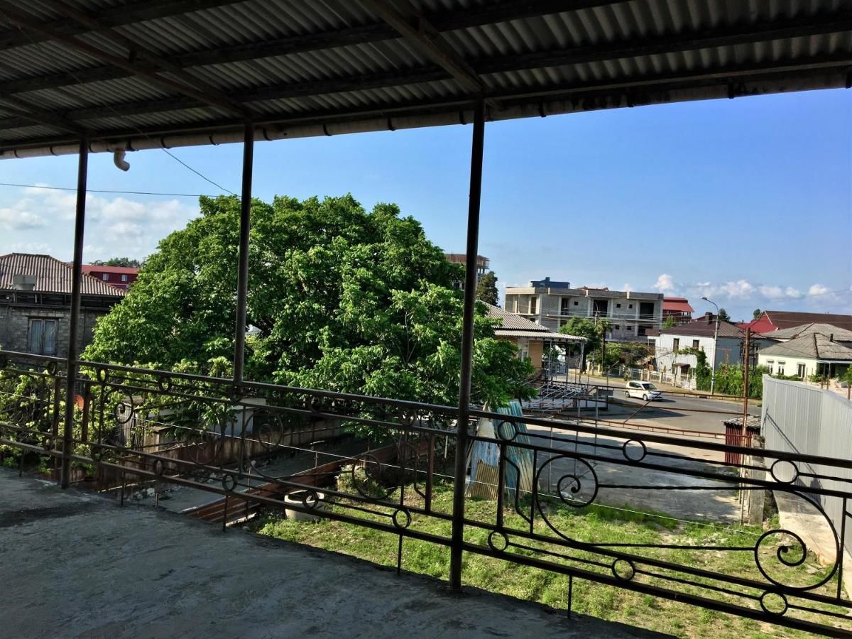 Гостевой дом Yellow House Кобулети-42
