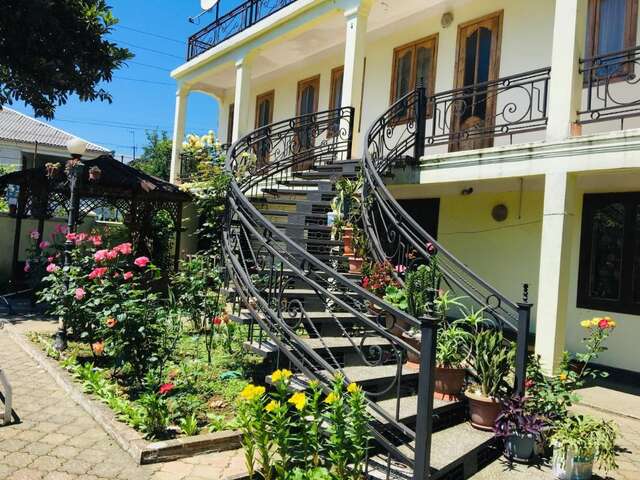 Гостевой дом Yellow House Кобулети-3