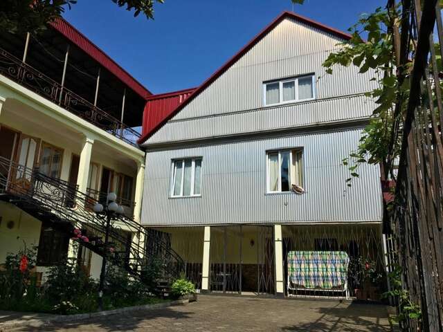 Гостевой дом Yellow House Кобулети-24