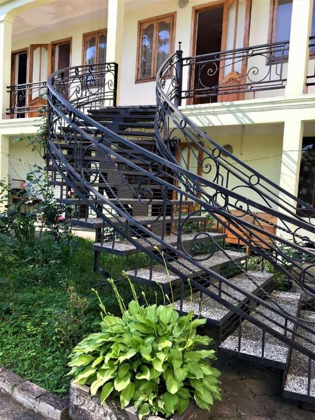Гостевой дом Yellow House Кобулети-26