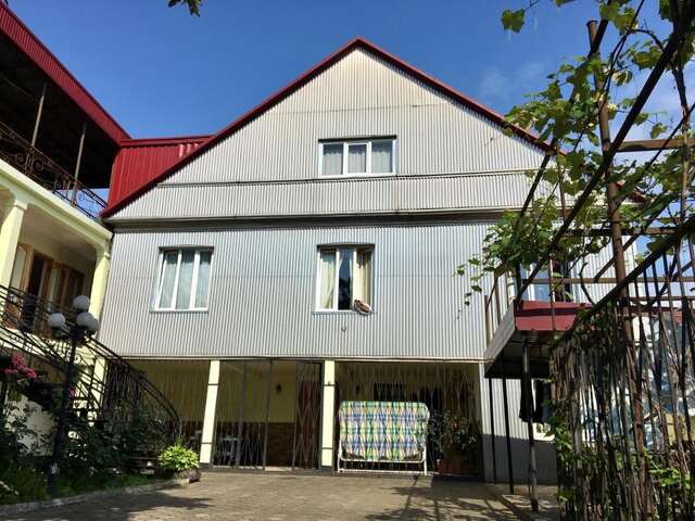 Гостевой дом Yellow House Кобулети-29