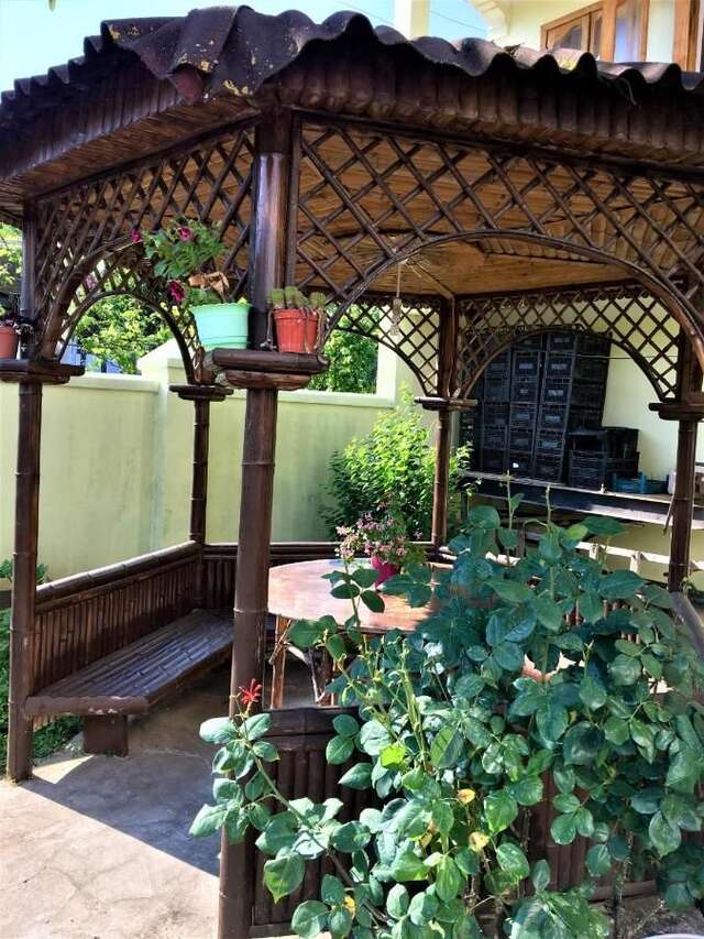 Гостевой дом Yellow House Кобулети-33