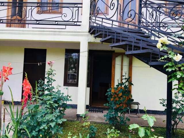 Гостевой дом Yellow House Кобулети-6